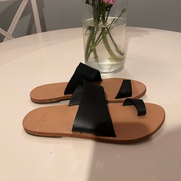 Beek Finch Toe Loop Sandals - Picture 7 of 8